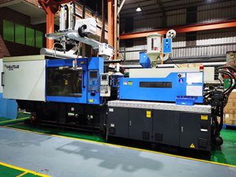 Macchina per iniezione plastica 2K