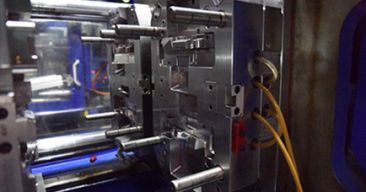 Stampaggio a iniezione a due colpi